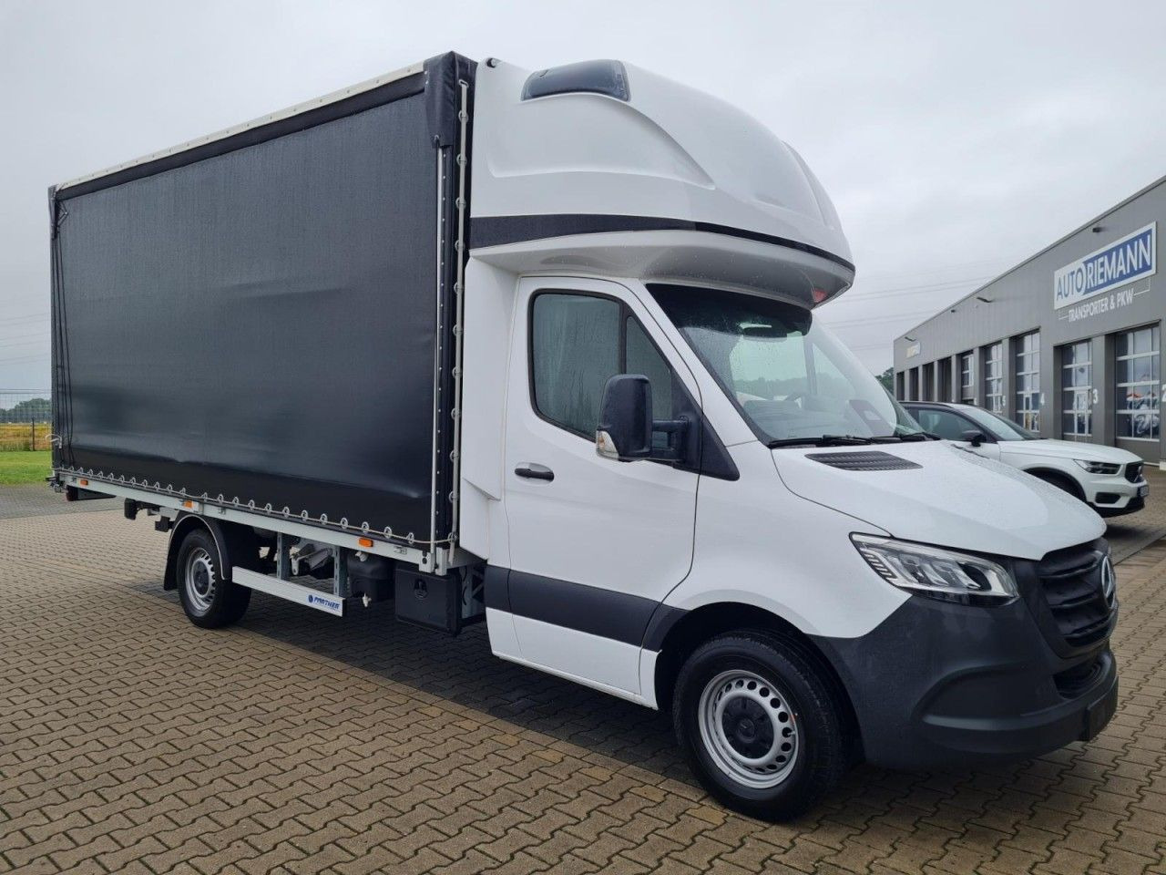 Mercedes-Benz Sprinter 317 AG Pritsche Schiebe Plane Schlafkab - Plachtová dodávka: obrázek 3 Mercedes-Benz Sprinter 317 AG Pritsche Schiebe Plane Schlafkab - Plachtová dodávka: obrázek 3