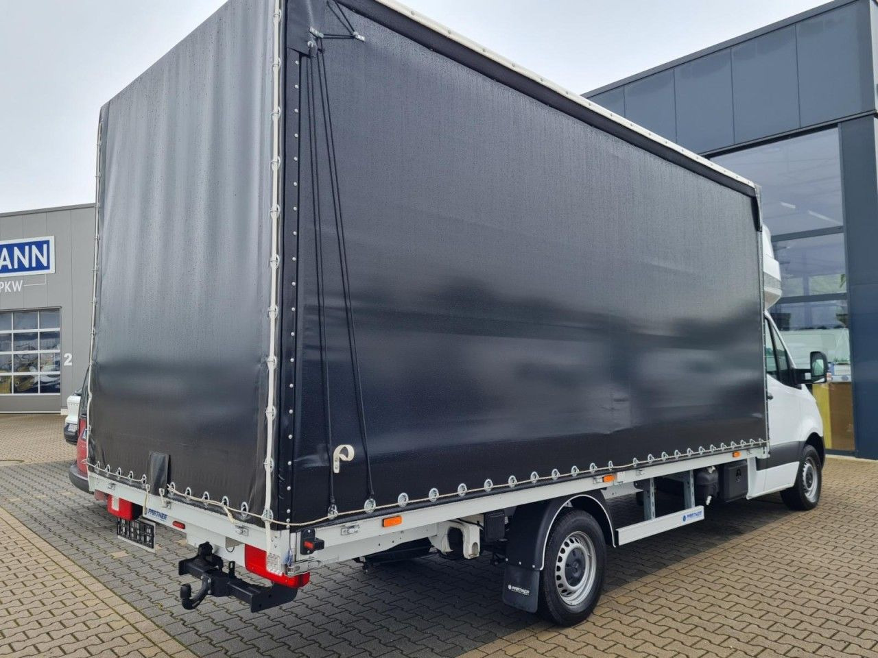 Mercedes-Benz Sprinter 317 AG Pritsche Schiebe Plane Schlafkab - Plachtová dodávka: obrázek 4 Mercedes-Benz Sprinter 317 AG Pritsche Schiebe Plane Schlafkab - Plachtová dodávka: obrázek 4