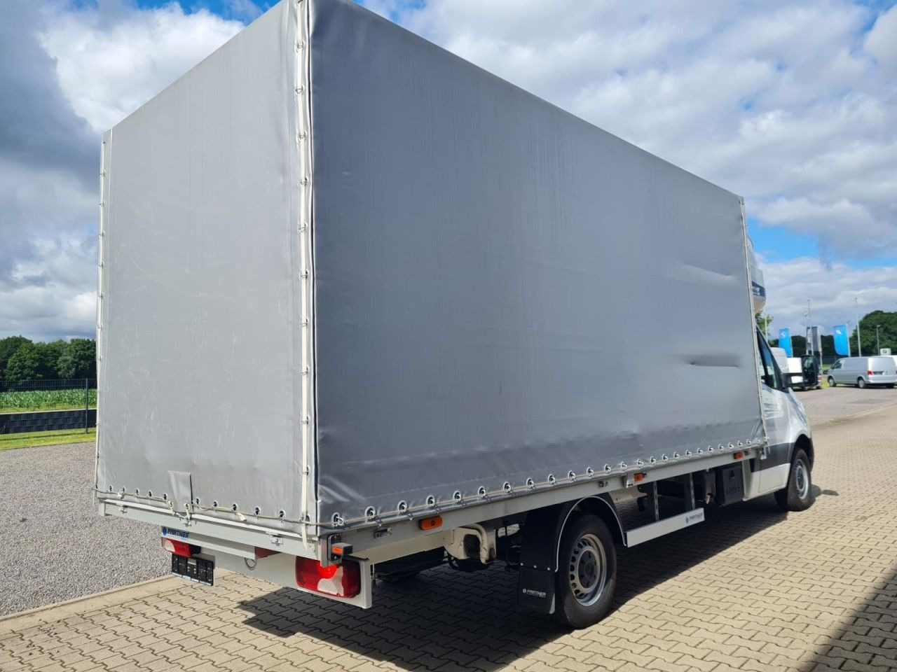 Mercedes-Benz Sprinter 317 CDI Pritsche Plane Schlafkab. RWD - Plachtová dodávka: obrázek 4 Mercedes-Benz Sprinter 317 CDI Pritsche Plane Schlafkab. RWD - Plachtová dodávka: obrázek 4