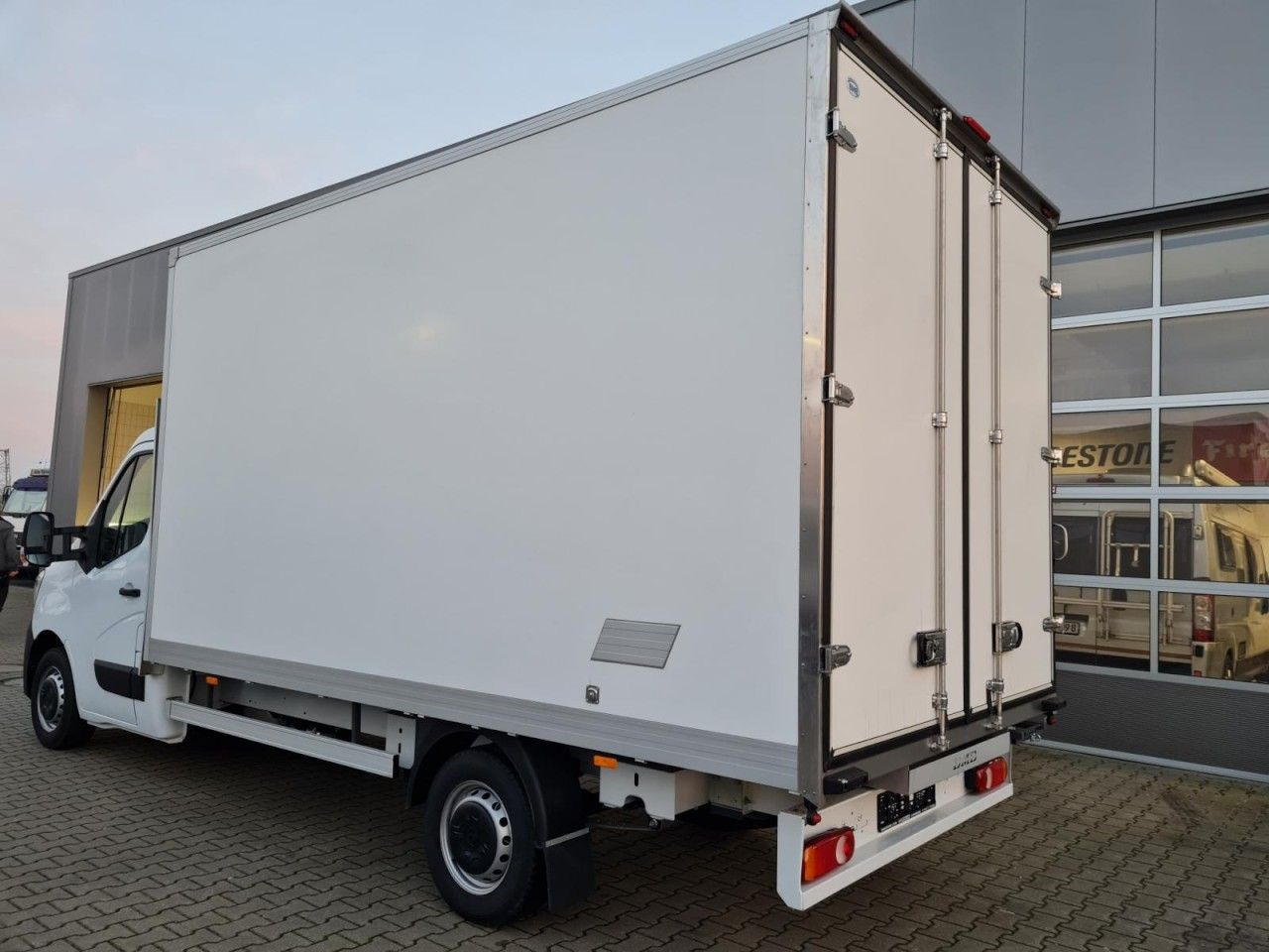 Renault Master 3.5t Möbel Koffer KLIMA LUFTFEDERUNG TEMP - Dodávka skřín: obrázek 5 Renault Master 3.5t Möbel Koffer KLIMA LUFTFEDERUNG TEMP - Dodávka skřín: obrázek 5