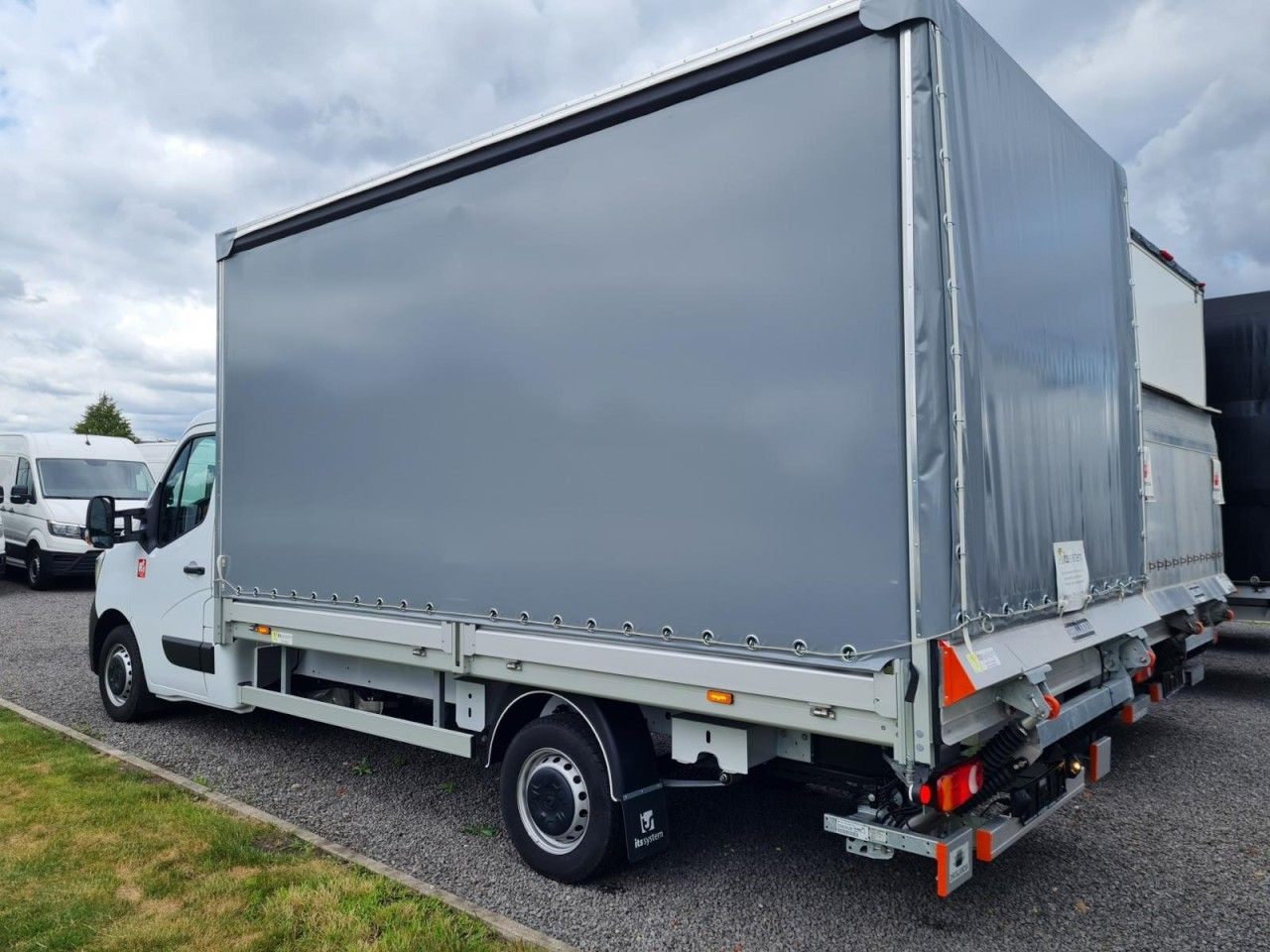 Renault Master 3,5t Pritsche Schiebe Plane dCi LBW Luftf - Plachtová dodávka: obrázek 2 Renault Master 3,5t Pritsche Schiebe Plane dCi LBW Luftf - Plachtová dodávka: obrázek 2