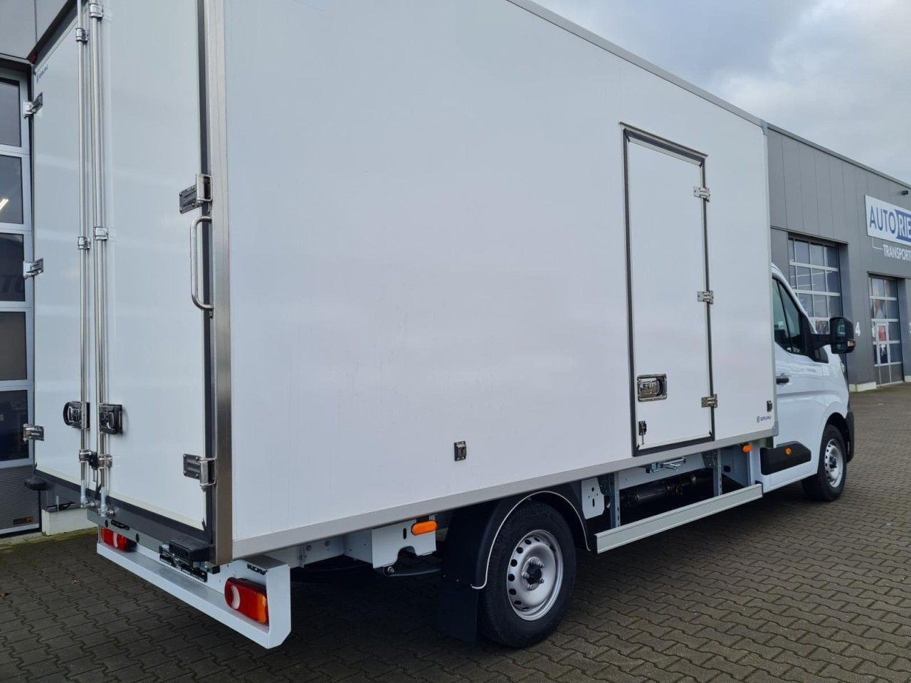 Renault Master 35 New Möbel Koffer KLIMA KAMERA TEMPOMAT - Dodávka skřín: obrázek 5 Renault Master 35 New Möbel Koffer KLIMA KAMERA TEMPOMAT - Dodávka skřín: obrázek 5