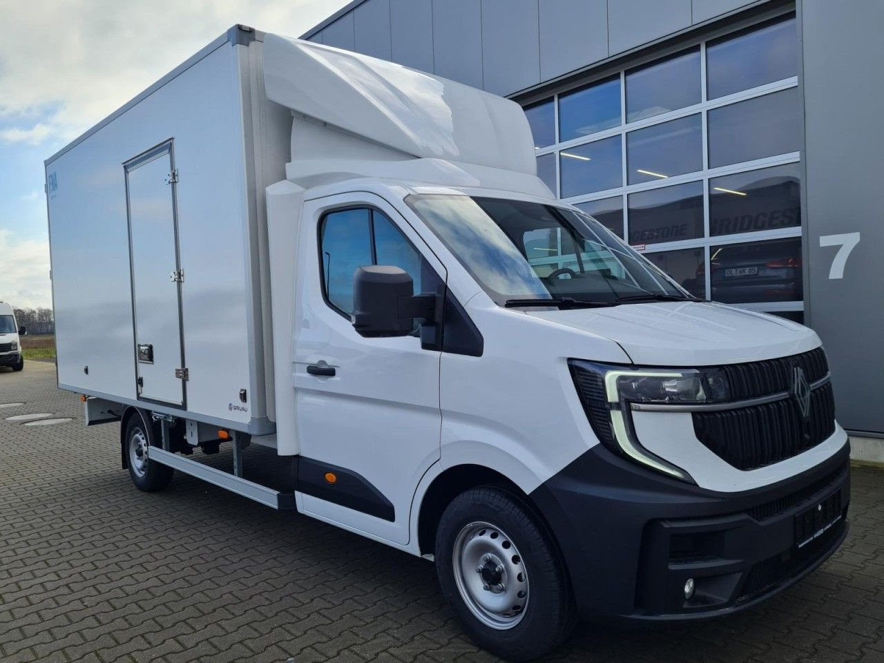 Renault Master 35 New Möbel Koffer KLIMA KAMERA TEMPOMAT - Dodávka skřín: obrázek 4 Renault Master 35 New Möbel Koffer KLIMA KAMERA TEMPOMAT - Dodávka skřín: obrázek 4
