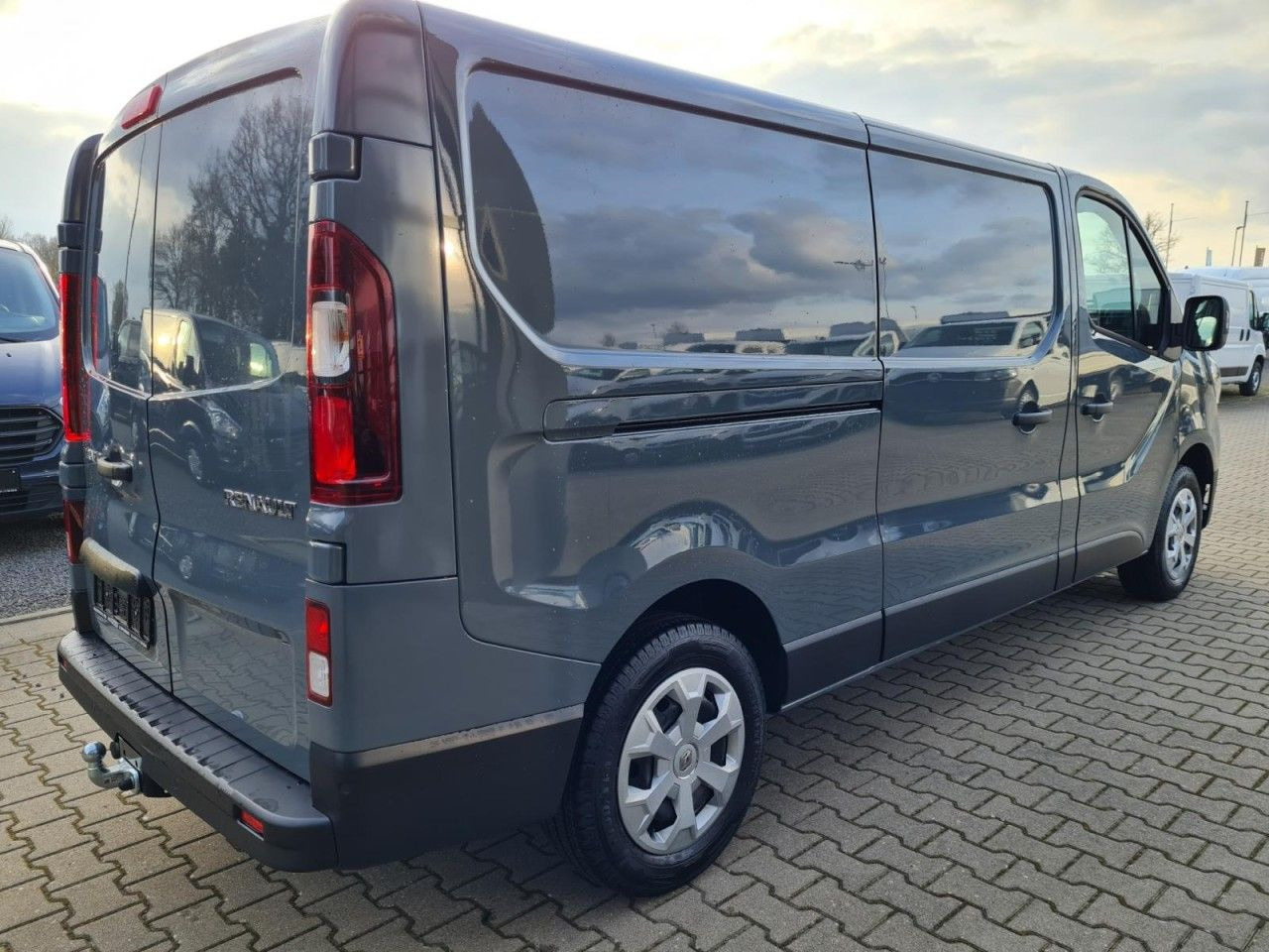 Renault Trafic Kasten 3,0t L2 LED AHK KLIMA PDC TEMPOMAT - Malá dodávka: obrázek 4 Renault Trafic Kasten 3,0t L2 LED AHK KLIMA PDC TEMPOMAT - Malá dodávka: obrázek 4