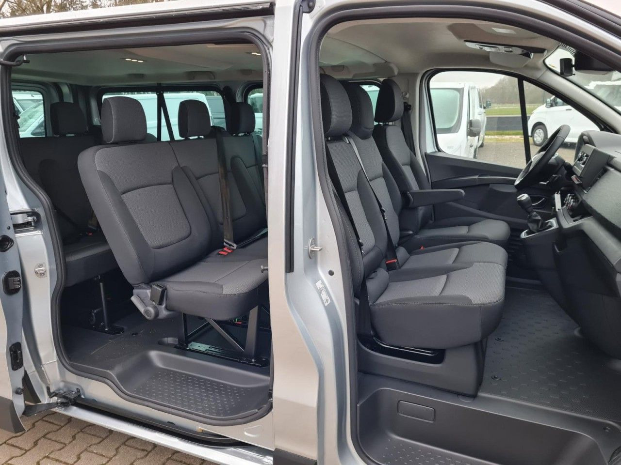 Renault Trafic Kombi 9-Sitze L2 Grand Equilibre KLIMA TE - Osobní auto: obrázek 4 Renault Trafic Kombi 9-Sitze L2 Grand Equilibre KLIMA TE - Osobní auto: obrázek 4