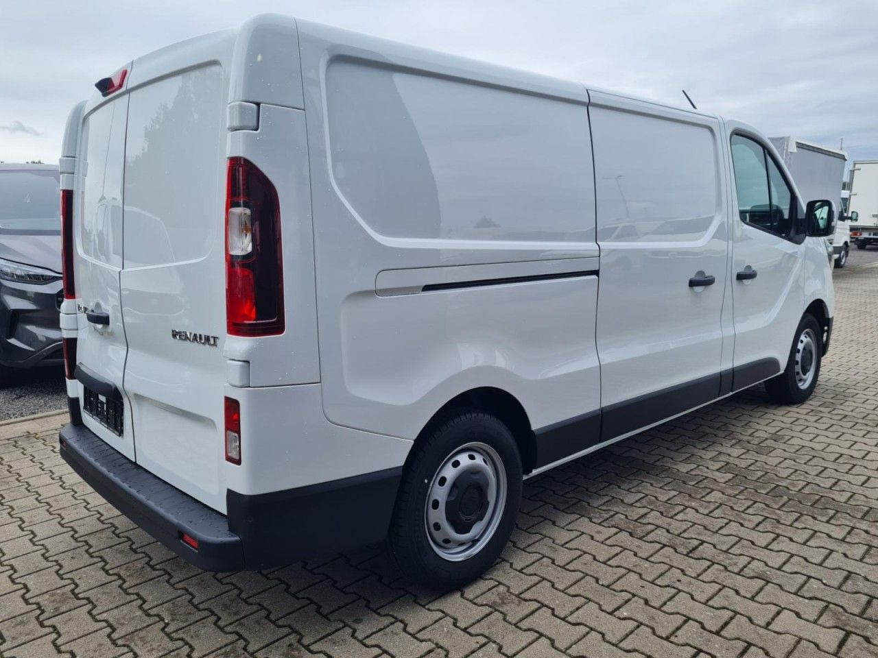 Renault Trafic Kühlkasten 3.0t L2 KLIMA LED NAVI_APP TEM - Chladící dodávka: obrázek 4 Renault Trafic Kühlkasten 3.0t L2 KLIMA LED NAVI_APP TEM - Chladící dodávka: obrázek 4