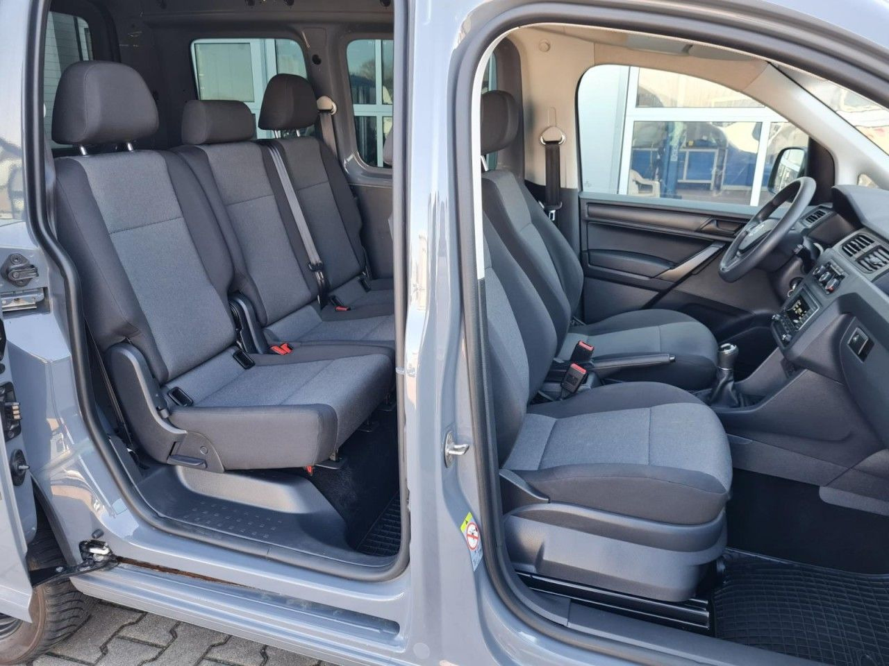 Volkswagen Caddy Kombi 4Motion TDi 5-Sitze KLIMA STHZ TEMPO - Mikrobus: obrázek 5 Volkswagen Caddy Kombi 4Motion TDi 5-Sitze KLIMA STHZ TEMPO - Mikrobus: obrázek 5