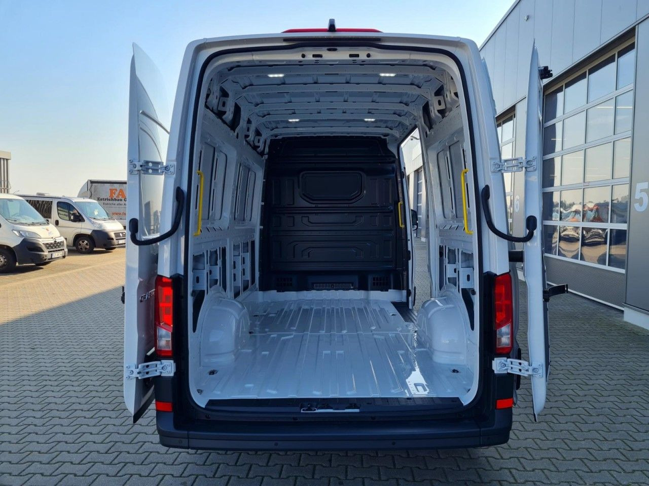 Volkswagen Crafter 35 Kasten MR L3H3 AG KLIMA KAMERA NAVI_A - Furgon: obrázek 5 Volkswagen Crafter 35 Kasten MR L3H3 AG KLIMA KAMERA NAVI_A - Furgon: obrázek 5