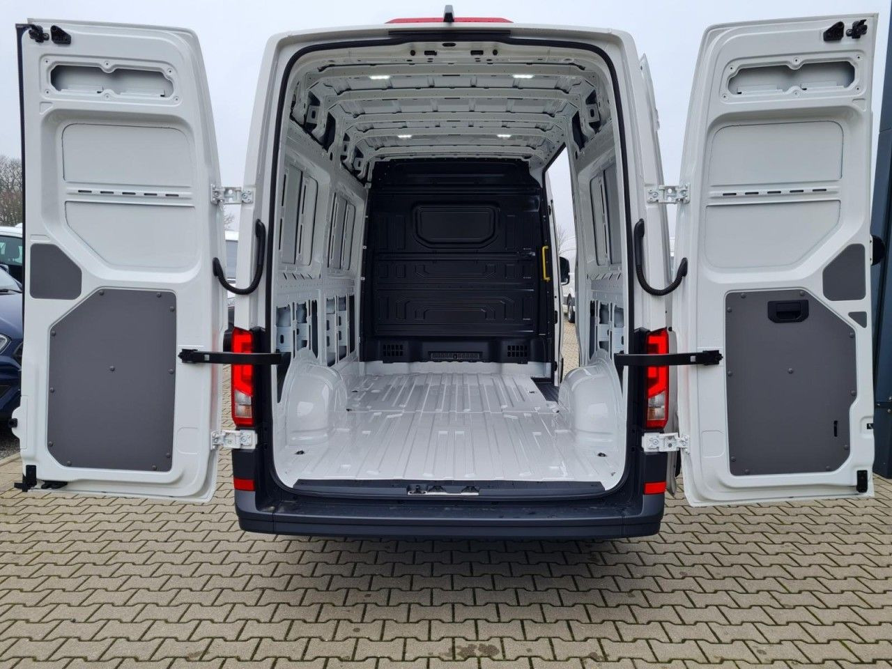 Volkswagen Crafter 35 Kasten MR hoch KLIMA KAMERA NAVI/APP - Furgon: obrázek 5 Volkswagen Crafter 35 Kasten MR hoch KLIMA KAMERA NAVI/APP - Furgon: obrázek 5