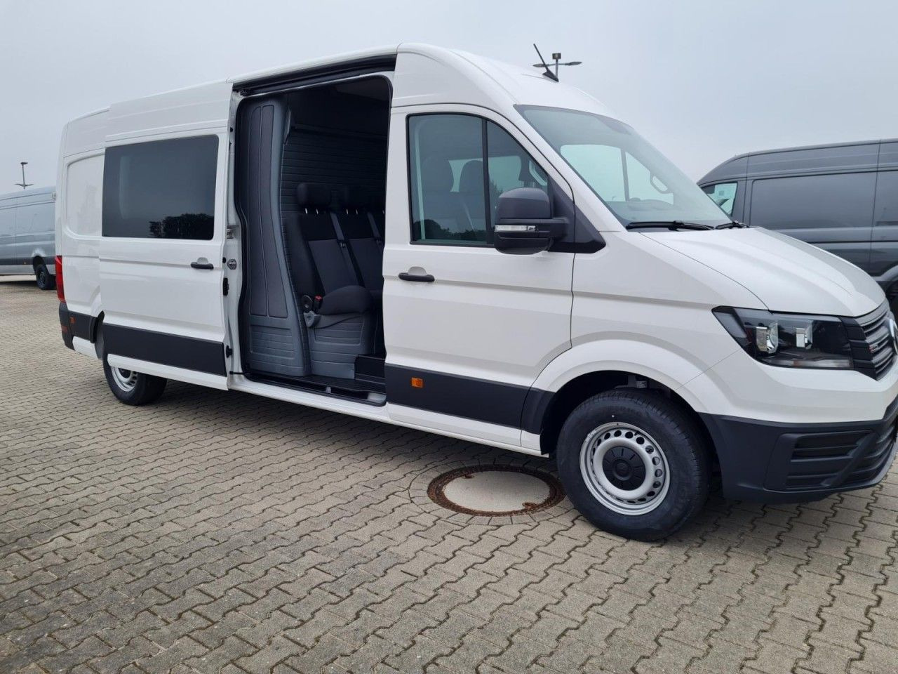Volkswagen Crafter 35 Kasten Plus 4MOTION Doka Mixto L4H3 - Furgon, Dodávka s dvojitou kabinou: obrázek 4 Volkswagen Crafter 35 Kasten Plus 4MOTION Doka Mixto L4H3 - Furgon, Dodávka s dvojitou kabinou: obrázek 4