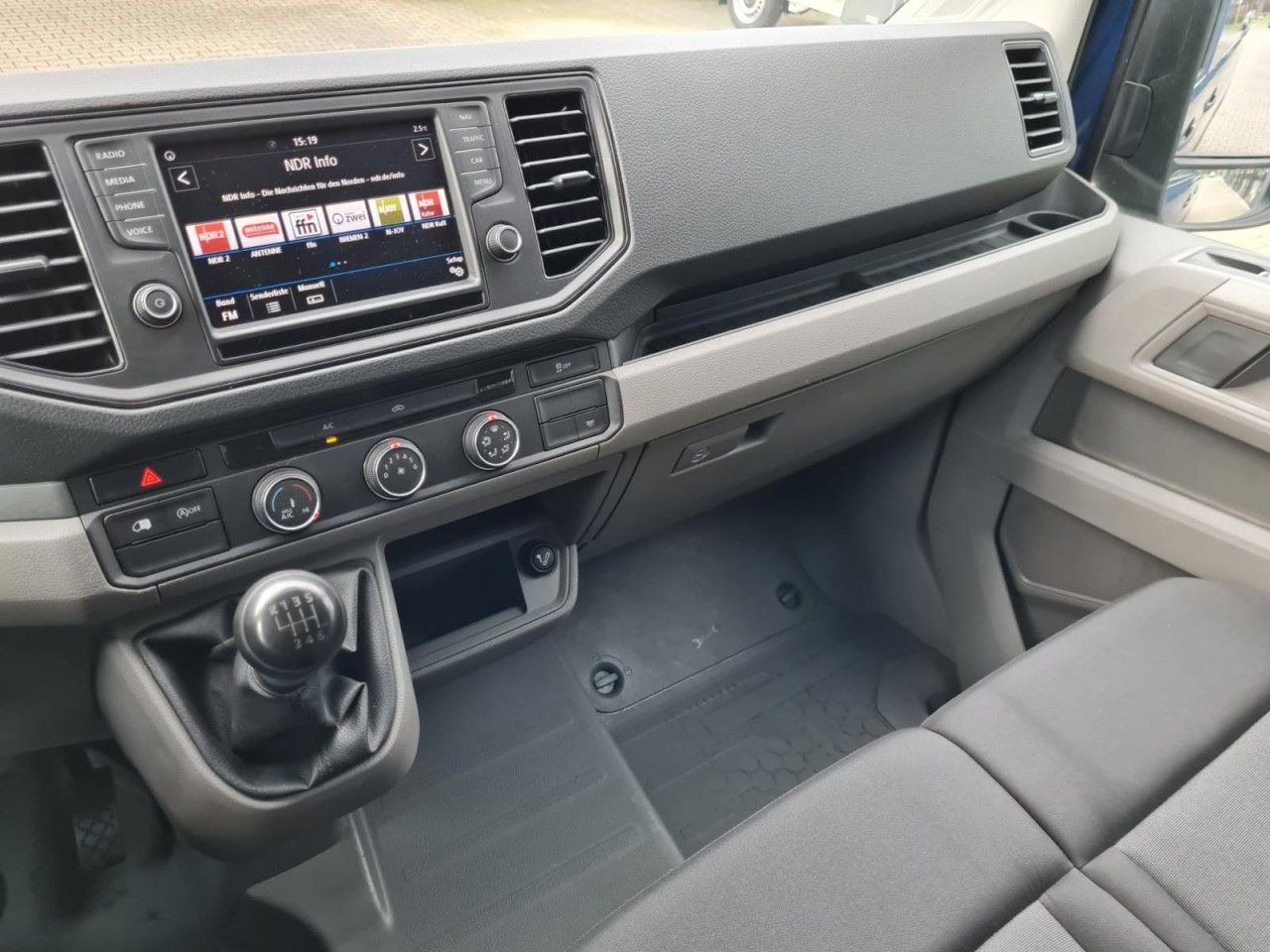 Furgon, Dodávka s dvojitou kabinou Volkswagen Crafter 35 Kasten Plus Doka mixto 6 Sitze NAVI A: obrázek 11