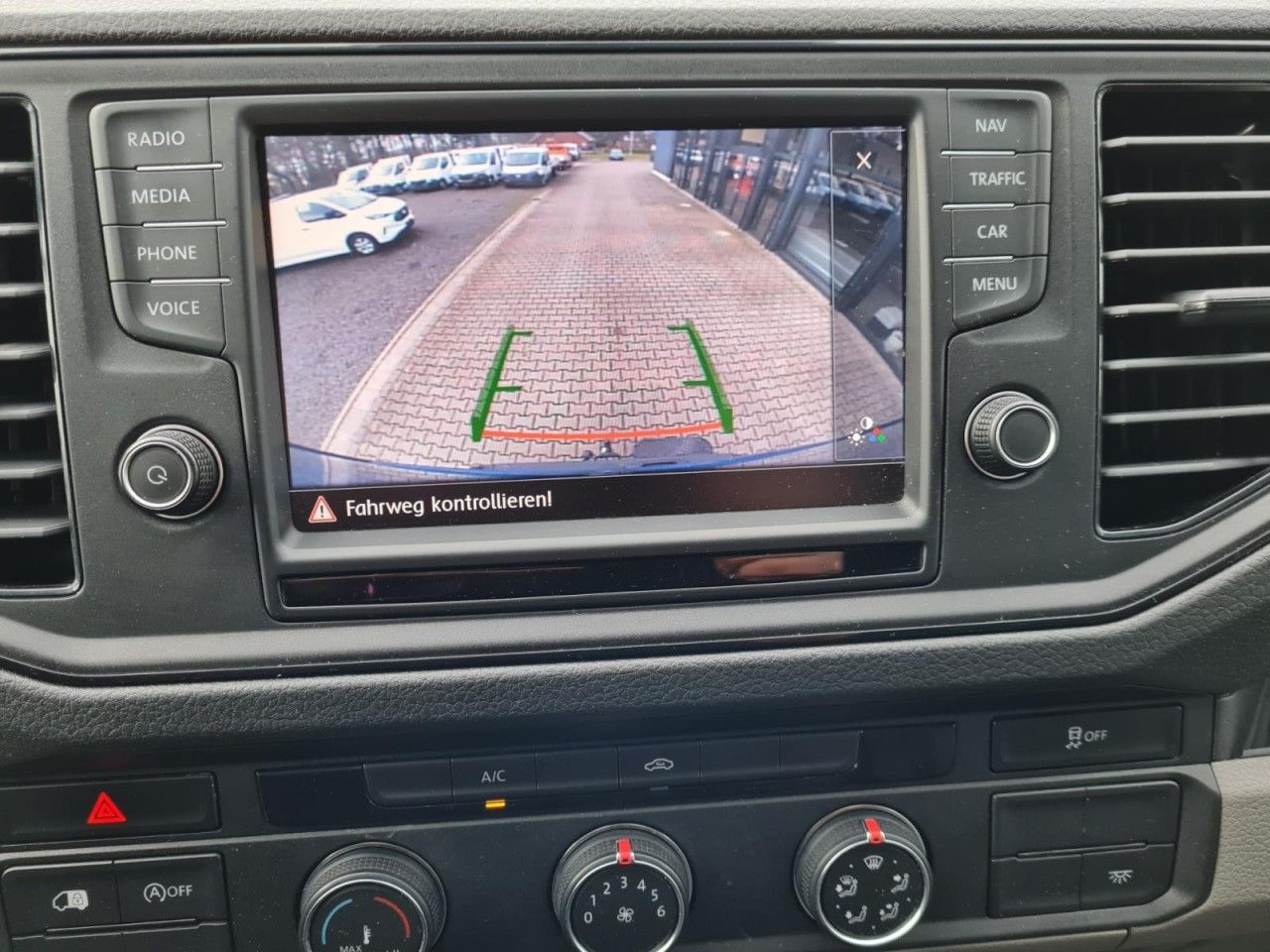 Furgon, Dodávka s dvojitou kabinou Volkswagen Crafter 35 Kasten Plus Doka mixto 6 Sitze NAVI A: obrázek 14