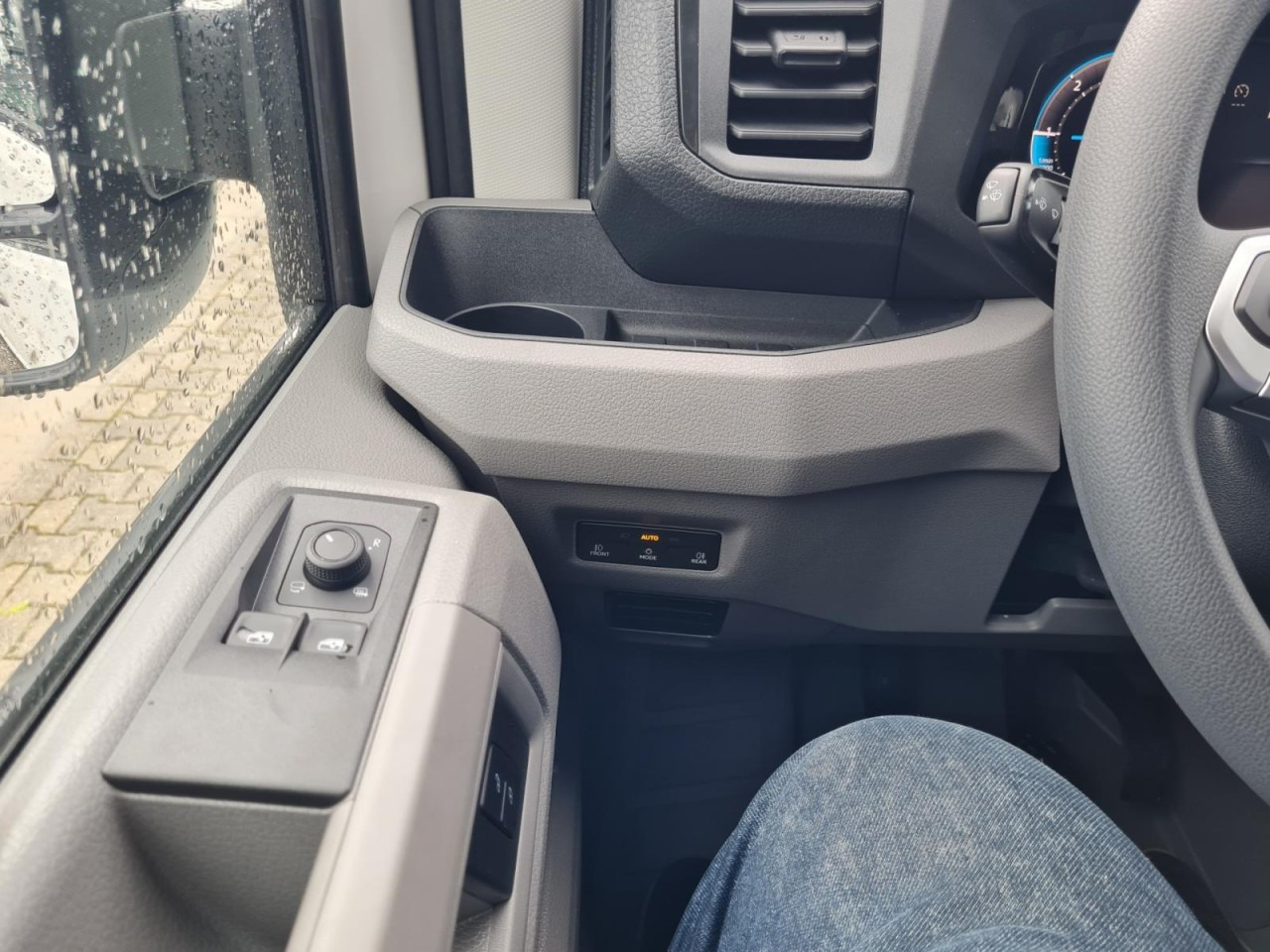 Furgon Volkswagen Crafter 35 Kasten TDI MR L3H3 PDC KLIMA TEMPOMAT: obrázek 19 Furgon Volkswagen Crafter 35 Kasten TDI MR L3H3 PDC KLIMA TEMPOMAT: obrázek 19