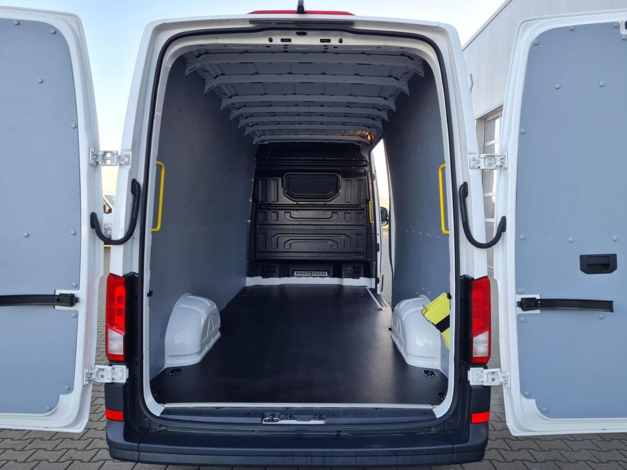 Volkswagen Crafter 35 Kasten lang L4H2 KAMERA NAVI_APP HOLZ - Furgon: obrázek 5 Volkswagen Crafter 35 Kasten lang L4H2 KAMERA NAVI_APP HOLZ - Furgon: obrázek 5