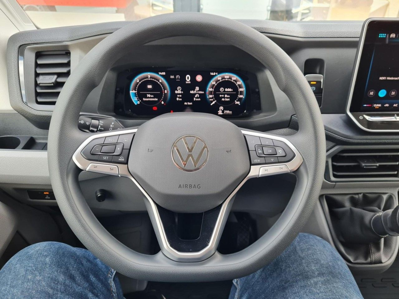 Volkswagen Crafter 35 TDI Pritsche Schiebe Plane LED TEMPOM - Plachtová dodávka: obrázek 4 Volkswagen Crafter 35 TDI Pritsche Schiebe Plane LED TEMPOM - Plachtová dodávka: obrázek 4