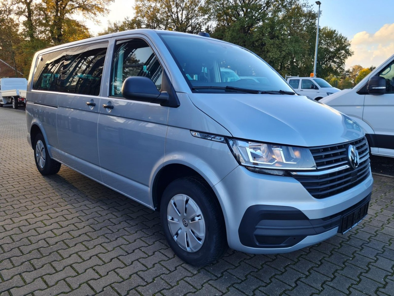 Volkswagen T6.1 Caravelle TDI lang 9 Sitzer 2 Schiebetüren Trendl. - Minibus, Mikrobus: obrázek 3 Volkswagen T6.1 Caravelle TDI lang 9 Sitzer 2 Schiebetüren Trendl. - Minibus, Mikrobus: obrázek 3