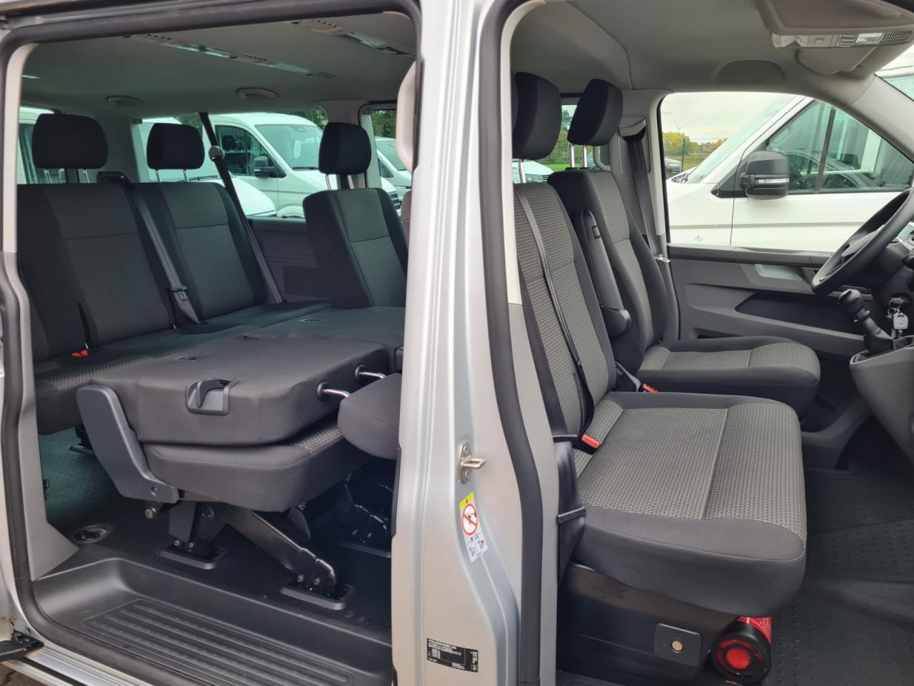 Volkswagen T6.1 Caravelle TDI lang 9 Sitzer 2 Schiebetüren Trendl. - Minibus, Mikrobus: obrázek 4 Volkswagen T6.1 Caravelle TDI lang 9 Sitzer 2 Schiebetüren Trendl. - Minibus, Mikrobus: obrázek 4