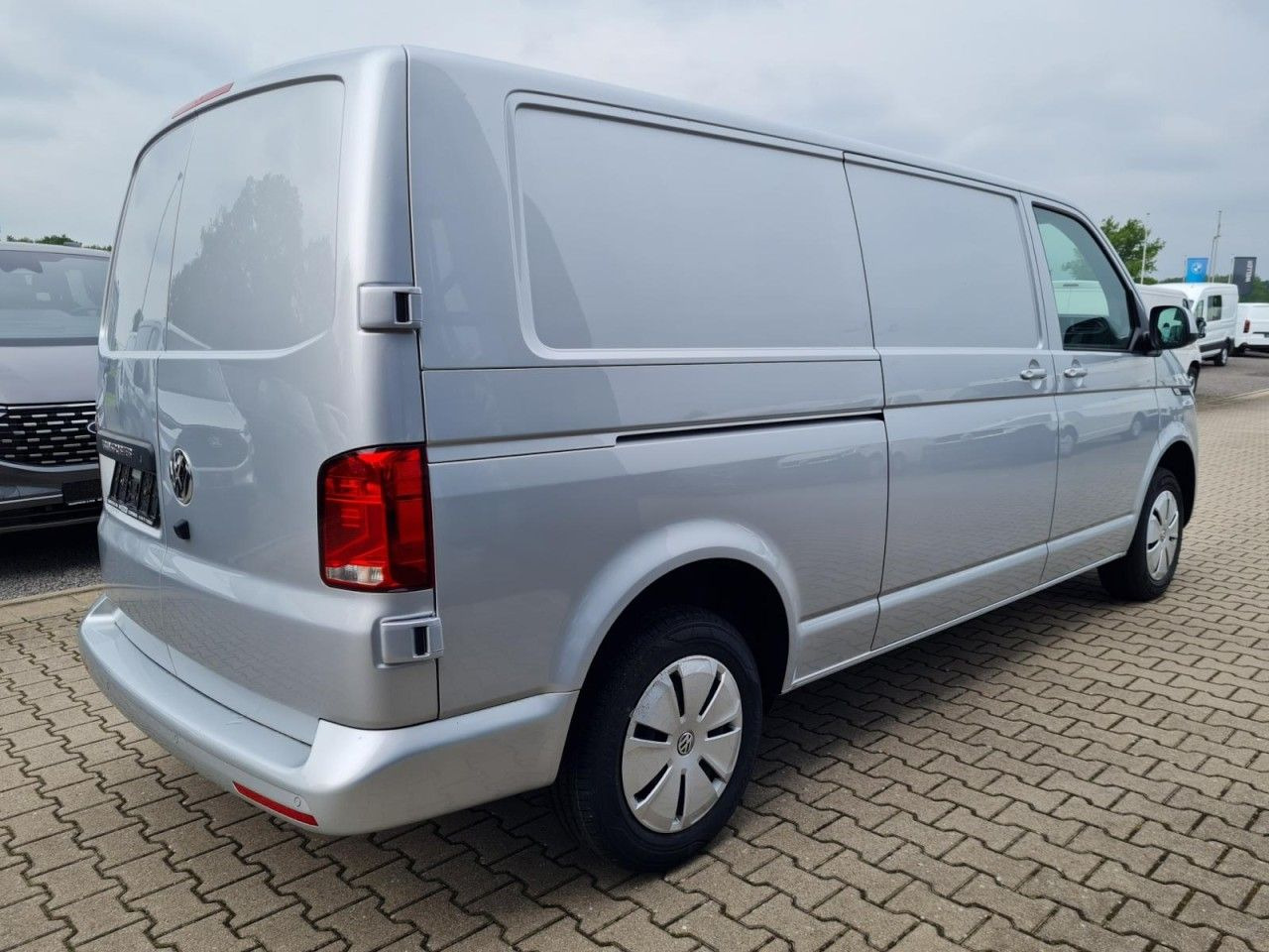 Volkswagen T6.1 Kasten TDI lang DSG LED KAMERA TEMPOMAT - Malá dodávka: obrázek 4 Volkswagen T6.1 Kasten TDI lang DSG LED KAMERA TEMPOMAT - Malá dodávka: obrázek 4