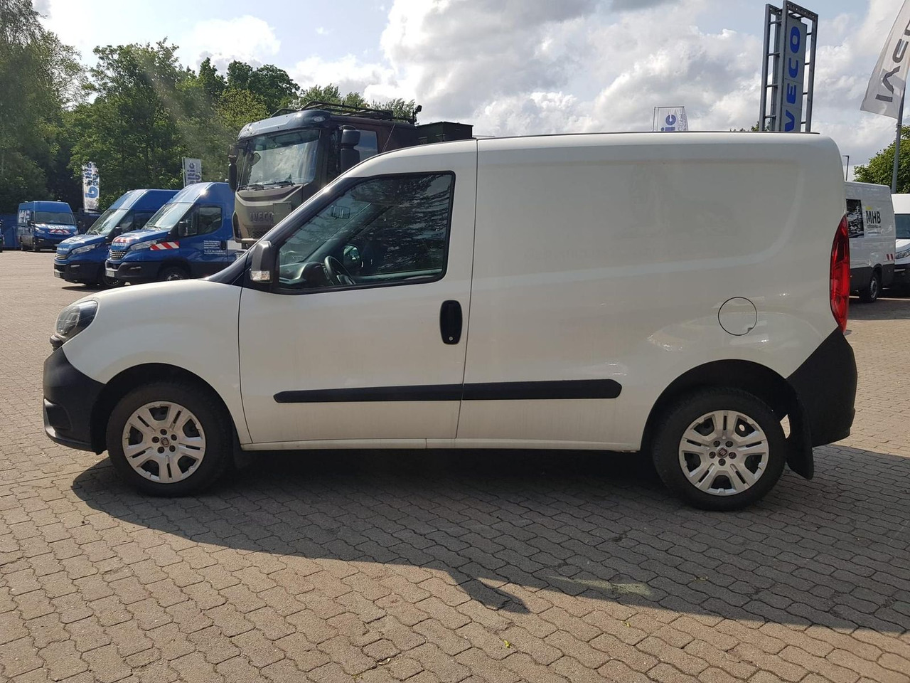 Fiat Doblo Kastenwagen SX 1.3 Klima, Radio mit Nav... - Mikrobus: obrázek 2 Fiat Doblo Kastenwagen SX 1.3 Klima, Radio mit Nav... - Mikrobus: obrázek 2