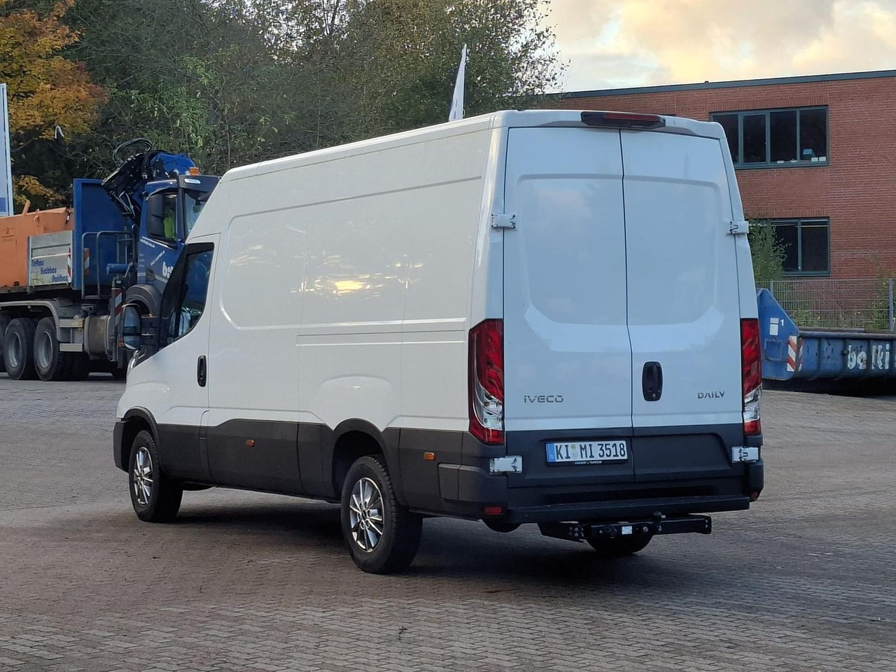 Iveco 35S18HA8V *AHK*RADIO*KAMERA*KLIMA* - Furgon: obrázek 3 Iveco 35S18HA8V *AHK*RADIO*KAMERA*KLIMA* - Furgon: obrázek 3