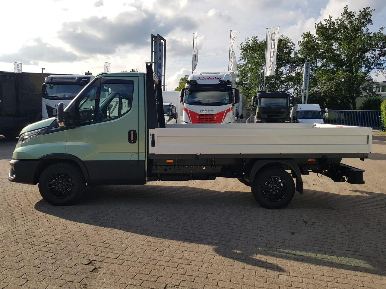 Iveco Daily 35S14HA8 Pritsche AHK 100 kW (136 PS),... - Dodávka valník: obrázek 2 Iveco Daily 35S14HA8 Pritsche AHK 100 kW (136 PS),... - Dodávka valník: obrázek 2