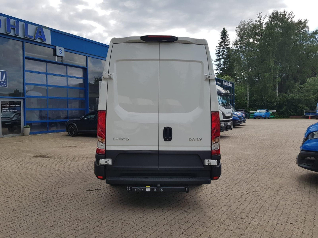 Iveco Daily 35S18HA8 V 3520L mit AHK, Rückfahrkamer... - Furgon: obrázek 4 Iveco Daily 35S18HA8 V 3520L mit AHK, Rückfahrkamer... - Furgon: obrázek 4