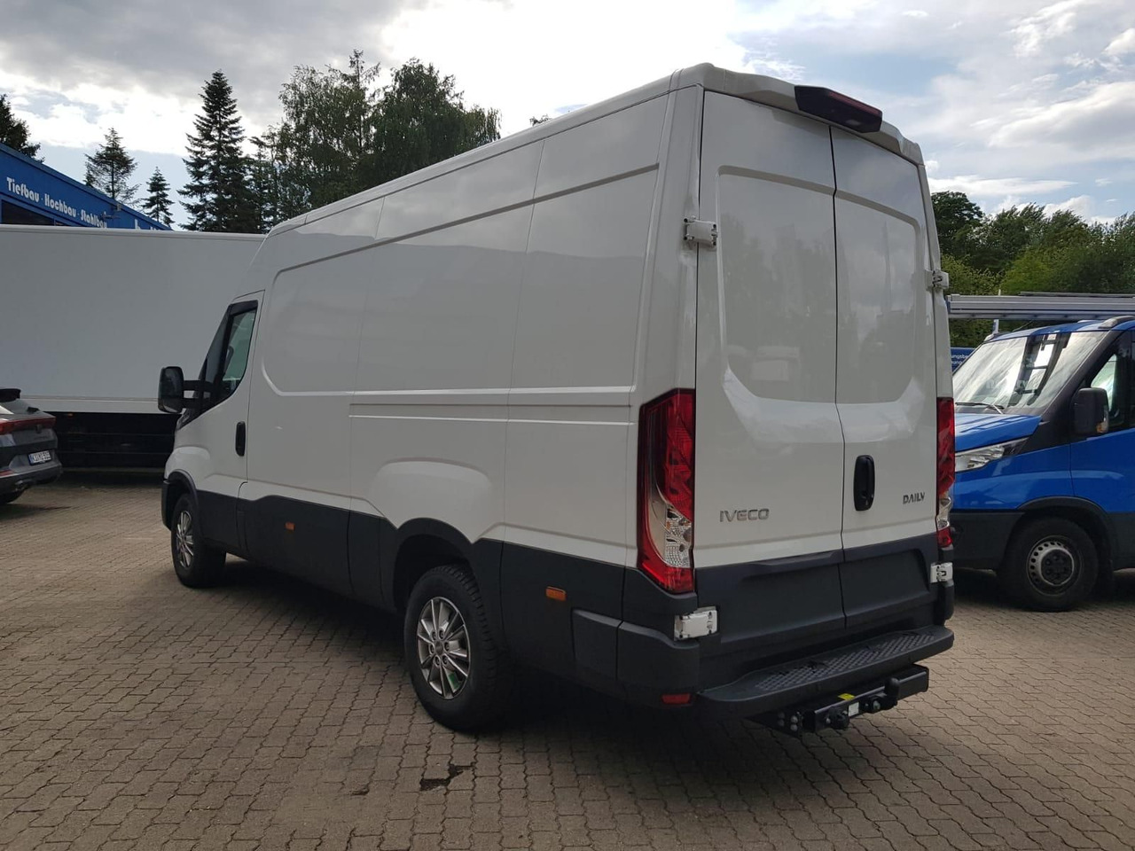 Iveco Daily 35S18HA8 V 3520L mit AHK, Rückfahrkamer... - Furgon: obrázek 3 Iveco Daily 35S18HA8 V 3520L mit AHK, Rückfahrkamer... - Furgon: obrázek 3