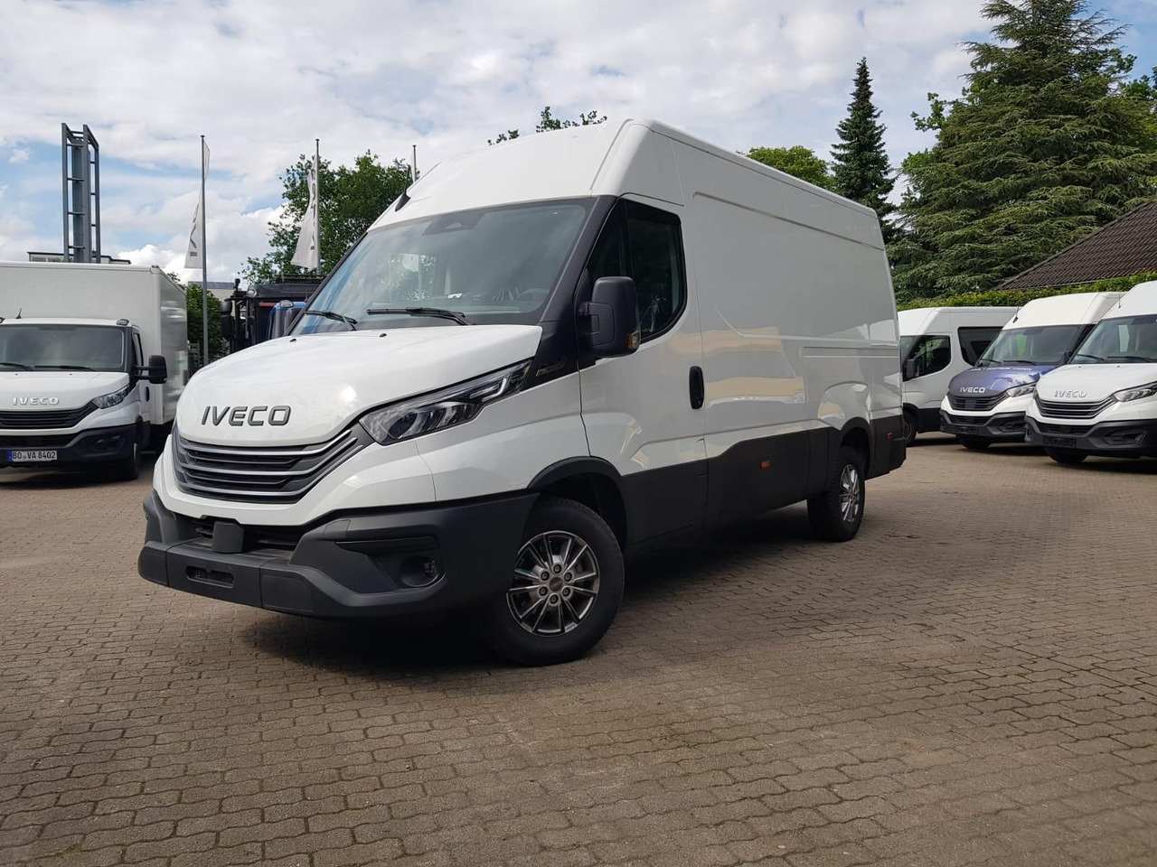 Iveco Daily 35S18HA8 V 3520L mit AHK, Rückfahrkamer... - Furgon: obrázek 1 Iveco Daily 35S18HA8 V 3520L mit AHK, Rückfahrkamer... - Furgon: obrázek 1