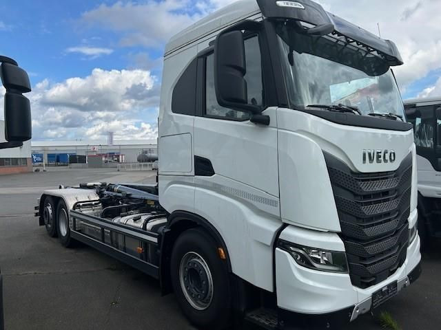 Iveco X-WAY AS280X49Y/PS ON Abrollkipper Hiab 21S.... - Hákový nosič kontejnerů: obrázek 1 Iveco X-WAY AS280X49Y/PS ON Abrollkipper Hiab 21S.... - Hákový nosič kontejnerů: obrázek 1