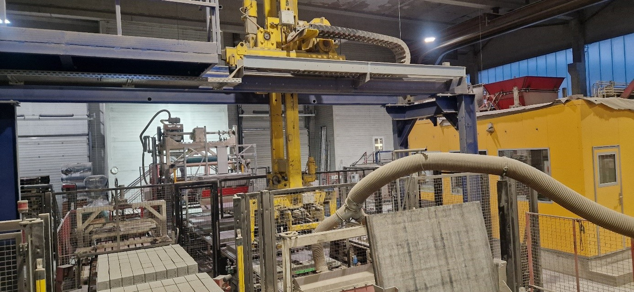 Henke Variant 140/115/50 – Fully automatic block production line / Vollautomatische Steinfertigungsanlage - Betonářská technika: obrázek 2 Henke Variant 140/115/50 – Fully automatic block production line / Vollautomatische Steinfertigungsanlage - Betonářská technika: obrázek 2