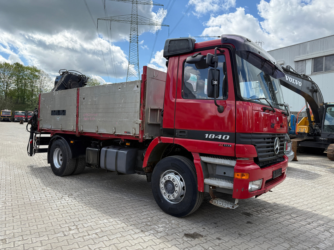 Mercedes-Benz 1840 Actros 2-Seiten-Kipper mit Kran Hiab 125-3 mit Funk - Nákladní automobil valníkový/ Plošinový, Auto s hydraulickou rukou: obrázek 3 Mercedes-Benz 1840 Actros 2-Seiten-Kipper mit Kran Hiab 125-3 mit Funk - Nákladní automobil valníkový/ Plošinový, Auto s hydraulickou rukou: obrázek 3