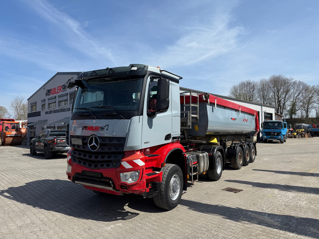 Mercedes-Benz 1851 Arocs ECHTER 4x4 mit Schmitz Kippauflieger - Sklápěč: obrázek 2 Mercedes-Benz 1851 Arocs ECHTER 4x4 mit Schmitz Kippauflieger - Sklápěč: obrázek 2