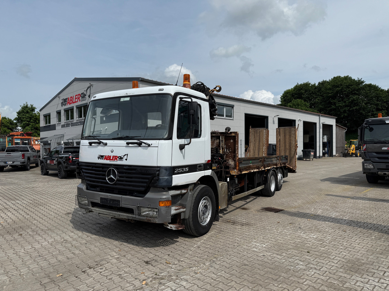 Mercedes-Benz 2535 Actros MP1 Baumaschinentransporter mit Kran und Rampen - Přepravník automobilů, Auto s hydraulickou rukou: obrázek 2 Mercedes-Benz 2535 Actros MP1 Baumaschinentransporter mit Kran und Rampen - Přepravník automobilů, Auto s hydraulickou rukou: obrázek 2