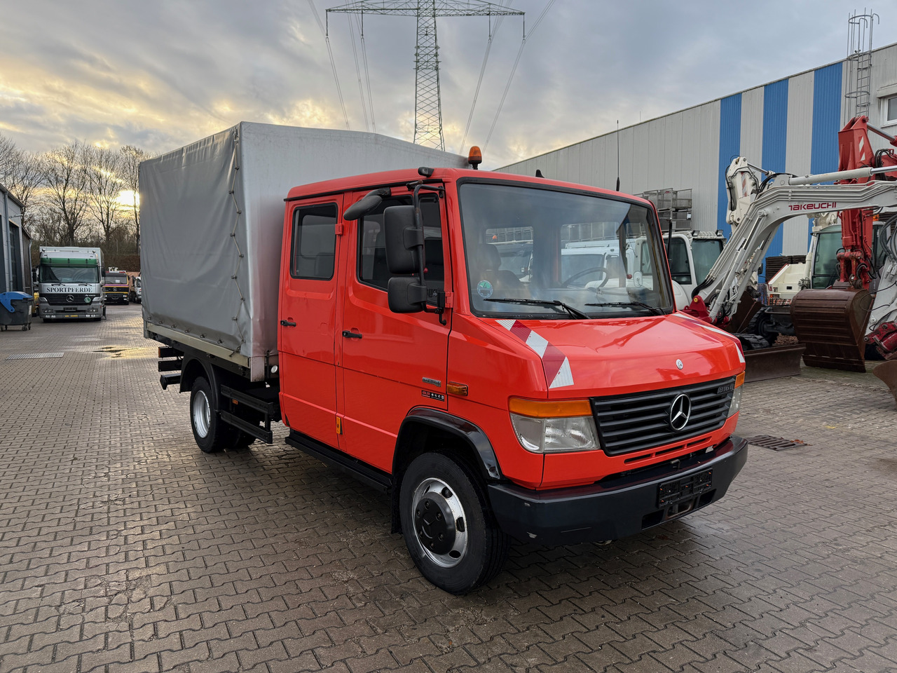 Mercedes-Benz 816 Vario Doka Pritsche Plane 2x AHK - Plachtový nákladní auto: obrázek 3 Mercedes-Benz 816 Vario Doka Pritsche Plane 2x AHK - Plachtový nákladní auto: obrázek 3