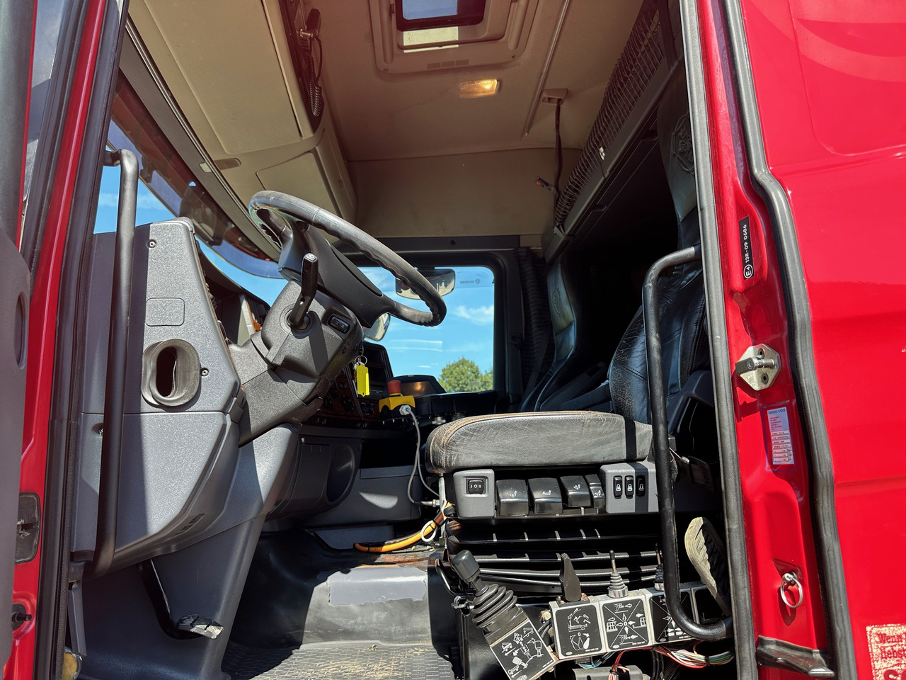 Interior photo 1: Hákový nosič kontejnerů Scania R580 Abrollkipper V8 Mit Küpper Weisser Enteisungsgerät 45m