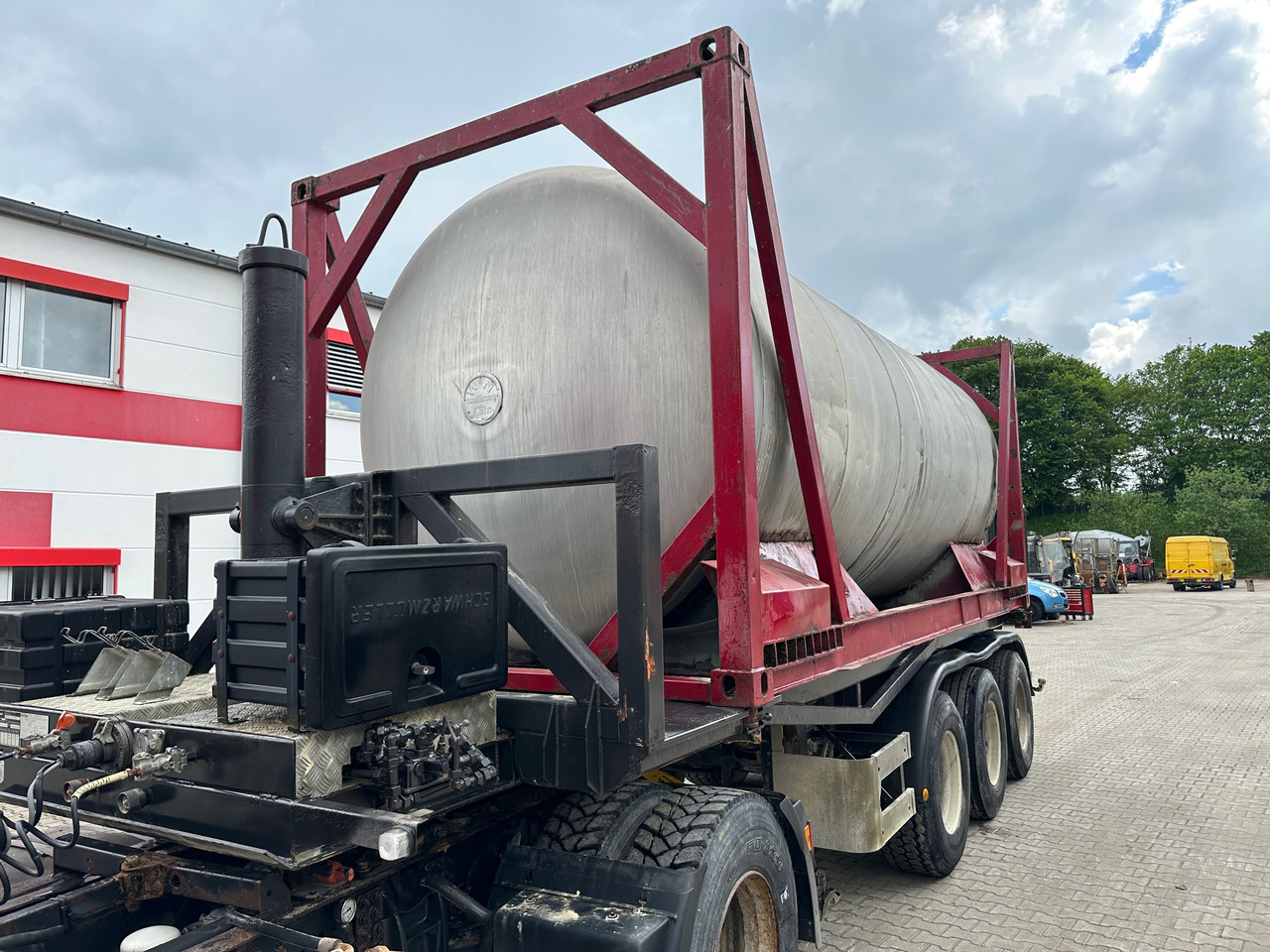 Schmidt CKSA 10/22-20 20 ft Containerkippchassis mit Lebensmitteltank - Sklápěcí návěs: obrázek 3 Schmidt CKSA 10/22-20 20 ft Containerkippchassis mit Lebensmitteltank - Sklápěcí návěs: obrázek 3