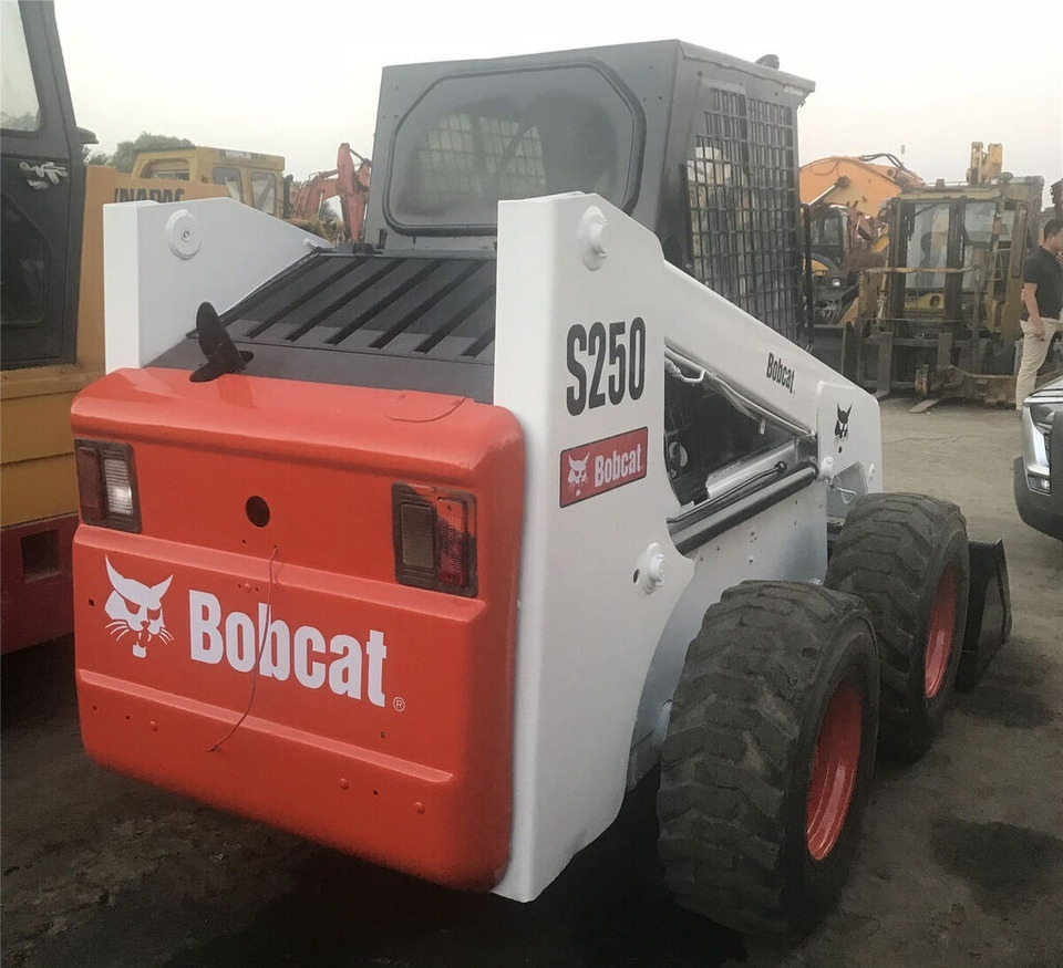 Bobcat S250 - Smykový nakladač: obrázek 2 Bobcat S250 - Smykový nakladač: obrázek 2