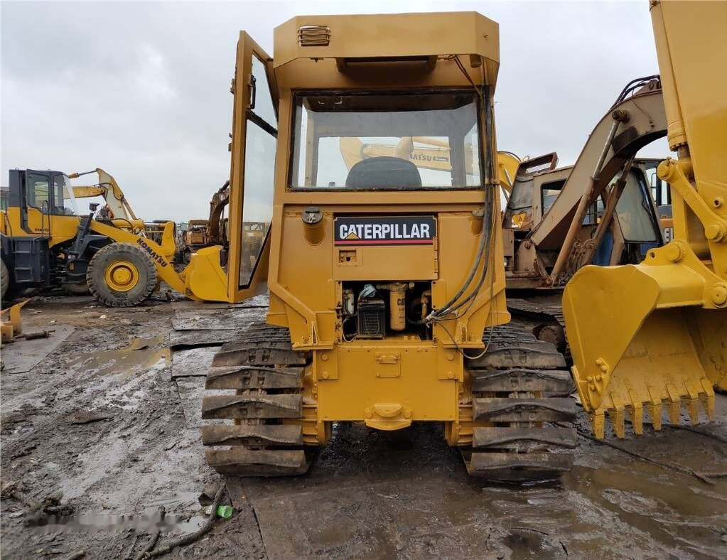 Caterpillar D4C - Buldozer: obrázek 2 Caterpillar D4C - Buldozer: obrázek 2
