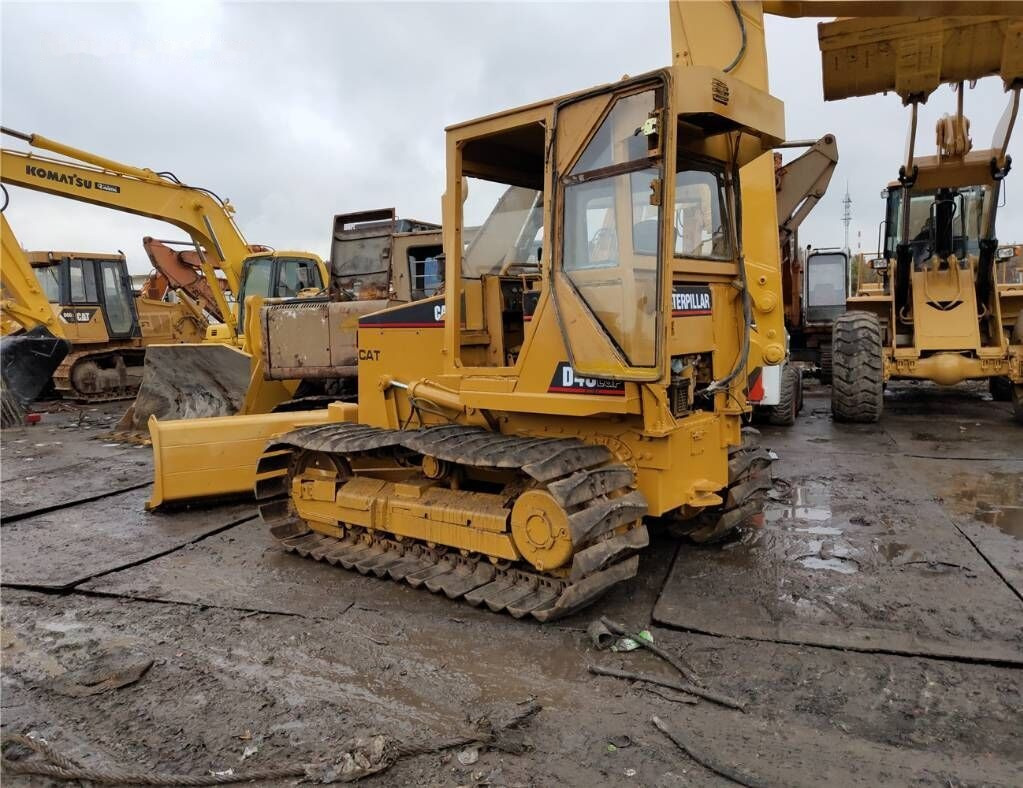 Caterpillar D4C - Buldozer: obrázek 4 Caterpillar D4C - Buldozer: obrázek 4