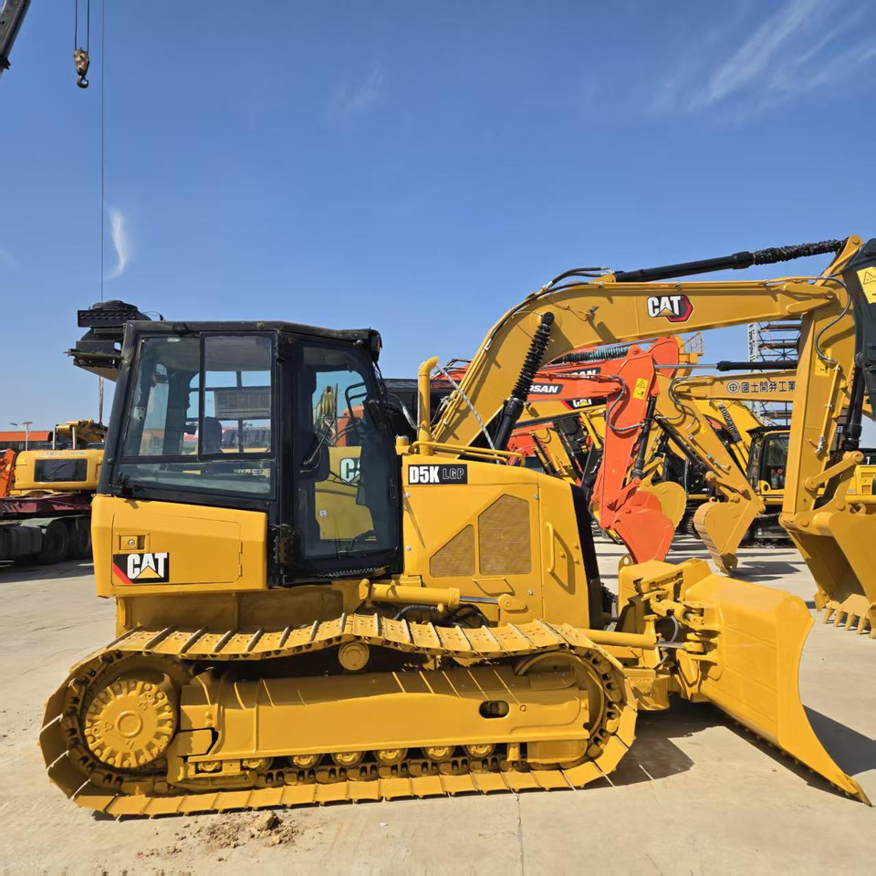 Caterpillar D5K - Pásové rýpadlo: obrázek 2 Caterpillar D5K - Pásové rýpadlo: obrázek 2