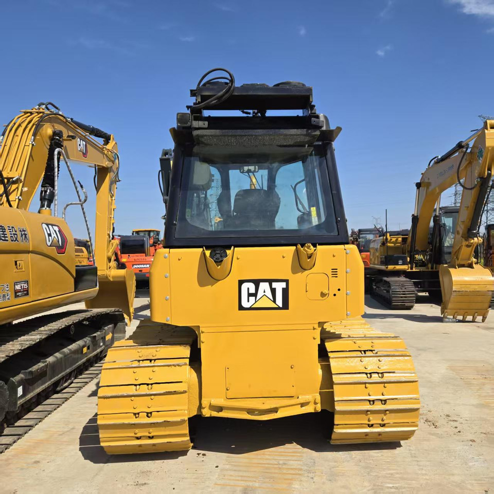 Caterpillar D5K - Pásové rýpadlo: obrázek 4 Caterpillar D5K - Pásové rýpadlo: obrázek 4