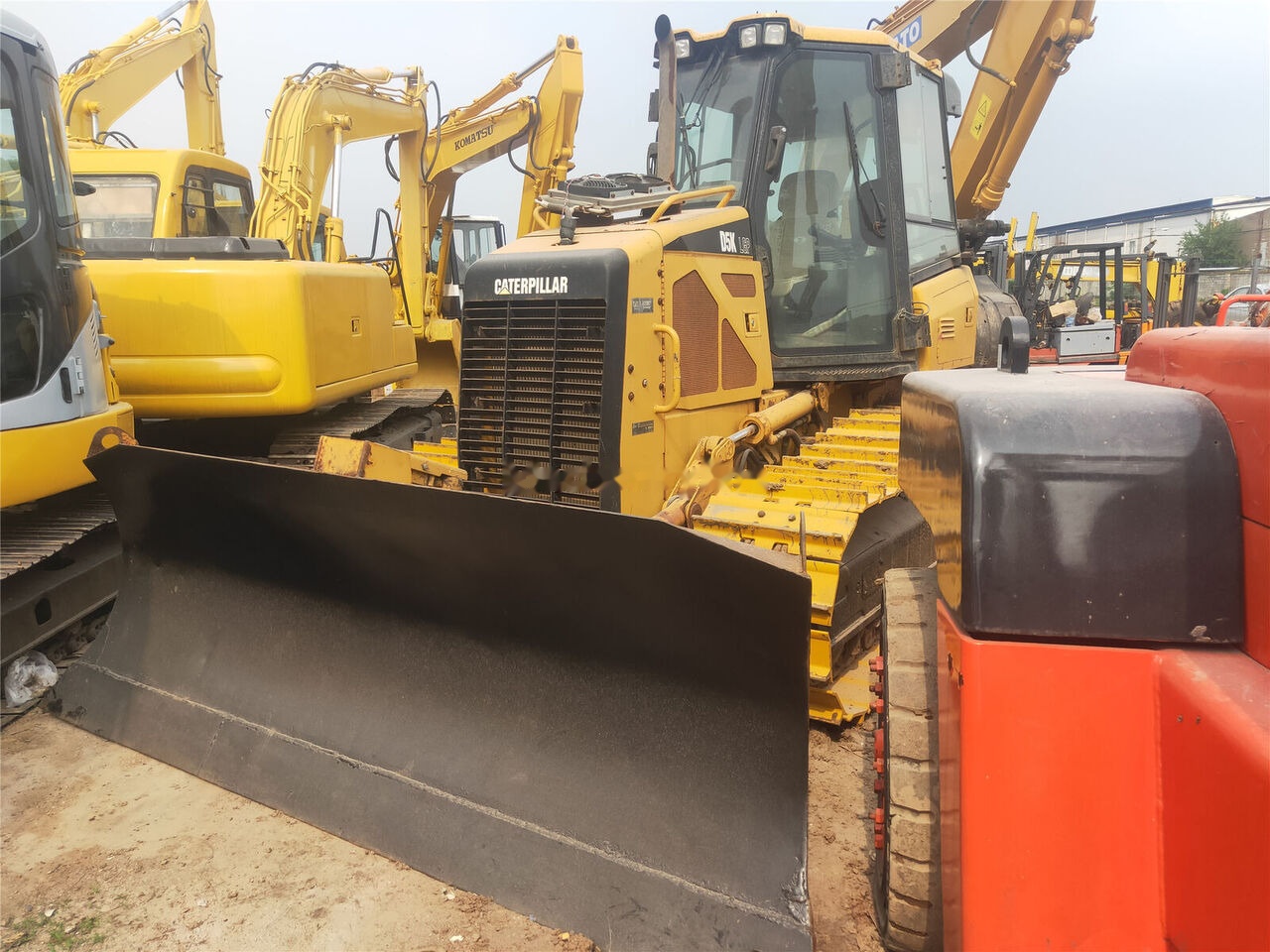 Caterpillar D5K - Buldozer: obrázek 3 Caterpillar D5K - Buldozer: obrázek 3