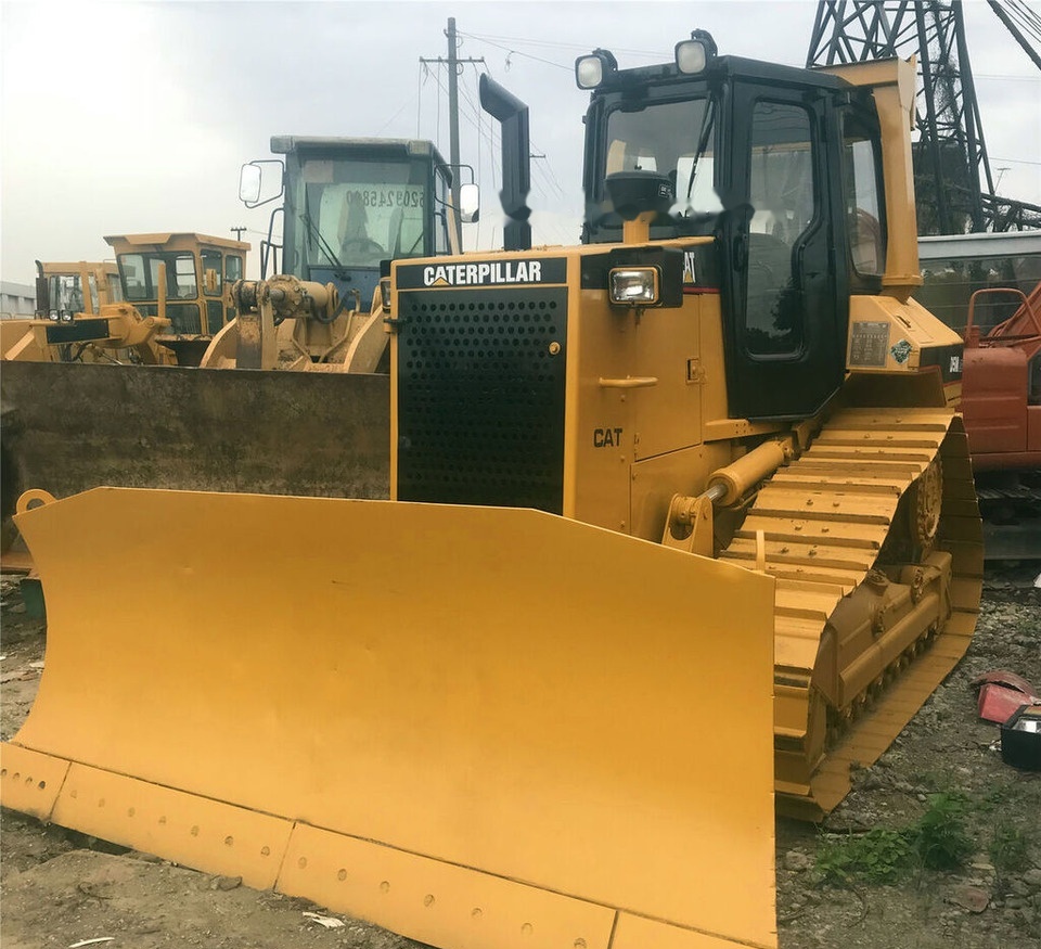 Caterpillar D5M - Buldozer: obrázek 1 Caterpillar D5M - Buldozer: obrázek 1