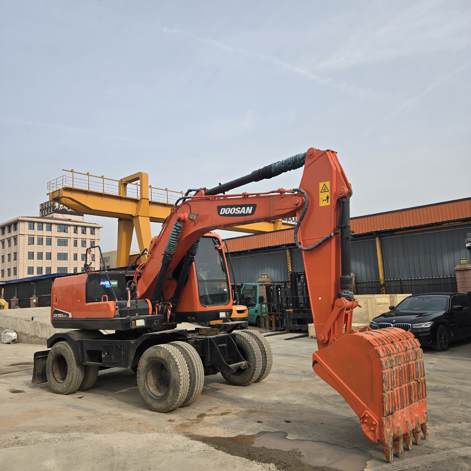 DOOSAN DX150W - Kolesové rýpadlo: obrázek 1 DOOSAN DX150W - Kolesové rýpadlo: obrázek 1