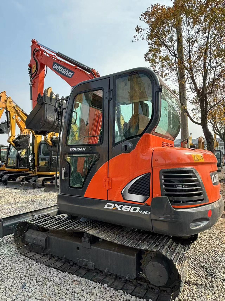 Doosan DX60-9C - Pásové rýpadlo: obrázek 4 Doosan DX60-9C - Pásové rýpadlo: obrázek 4