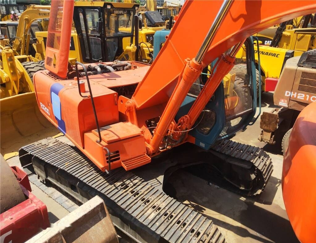 Hitachi EX 200 - Pásové rýpadlo: obrázek 1 Hitachi EX 200 - Pásové rýpadlo: obrázek 1