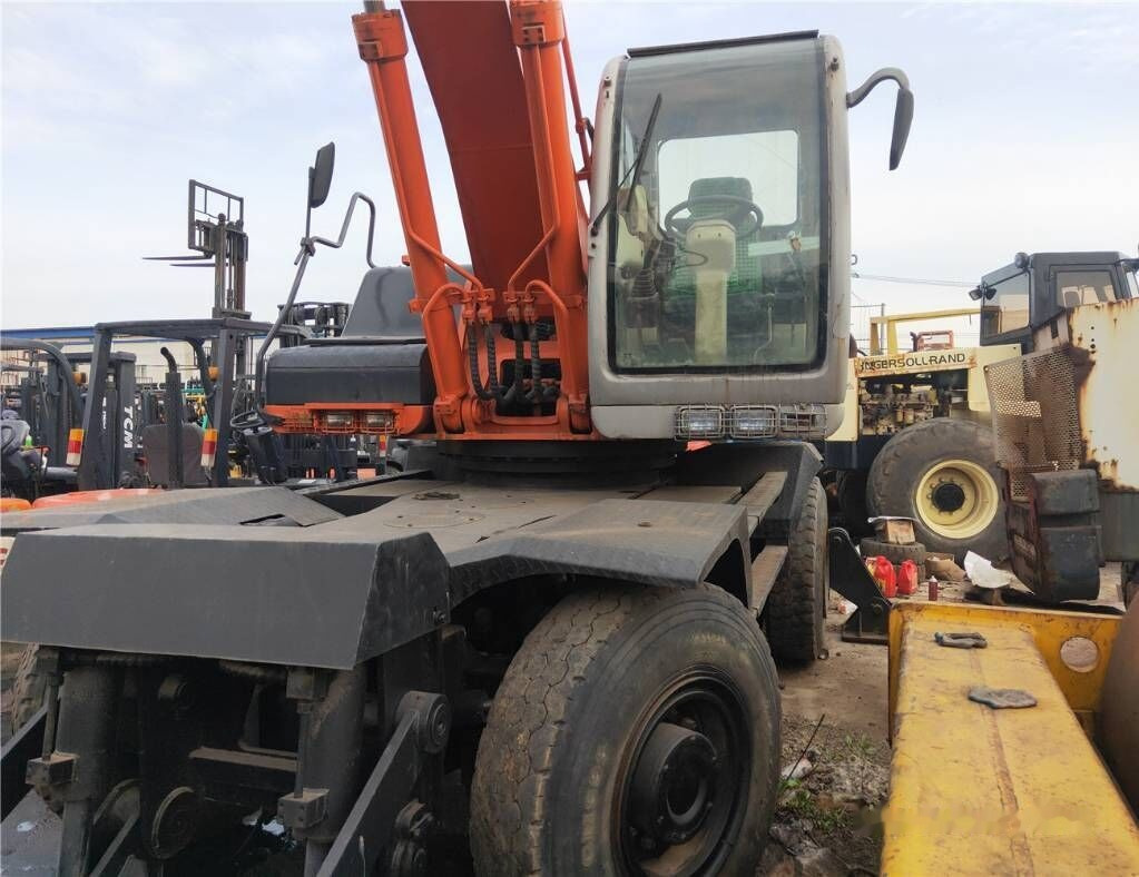 Hitachi ZX160WD - Kolesové rýpadlo: obrázek 1 Hitachi ZX160WD - Kolesové rýpadlo: obrázek 1
