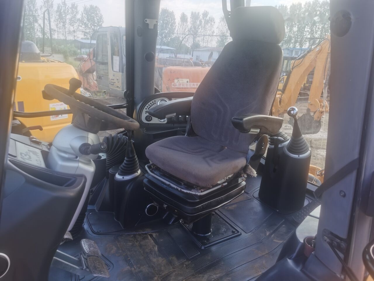 JCB 3CX - Rýpadlo-nakladač: obrázek 4 JCB 3CX - Rýpadlo-nakladač: obrázek 4