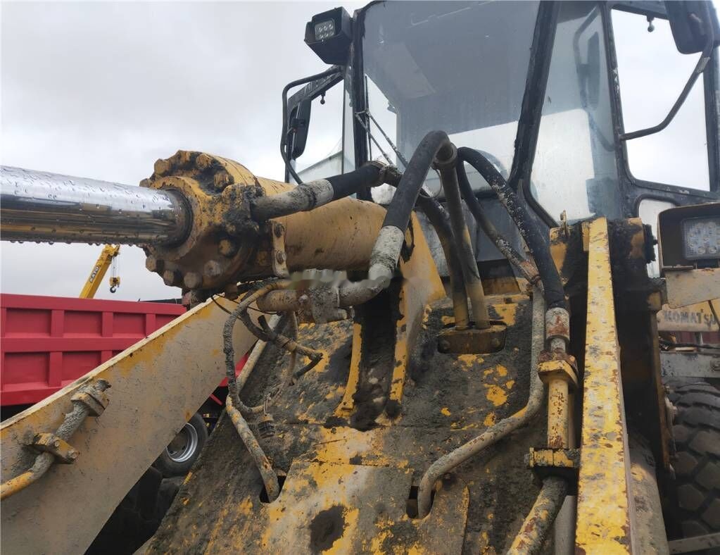 Komatsu WA320 - Kolový nakladač: obrázek 4 Komatsu WA320 - Kolový nakladač: obrázek 4