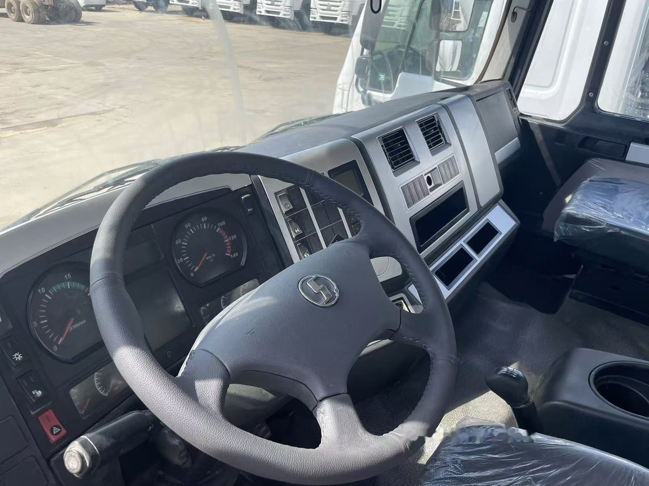 Shacman F3000 Concrete mixer truck - Autodomíchávač: obrázek 4 Shacman F3000 Concrete mixer truck - Autodomíchávač: obrázek 4